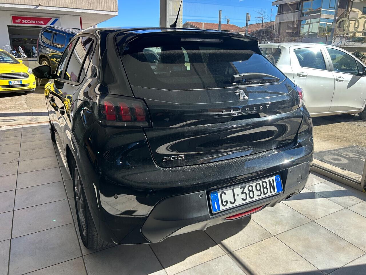 Peugeot 208 1.2 5p. Allure 05/2022 “ NEOPATENTATI “