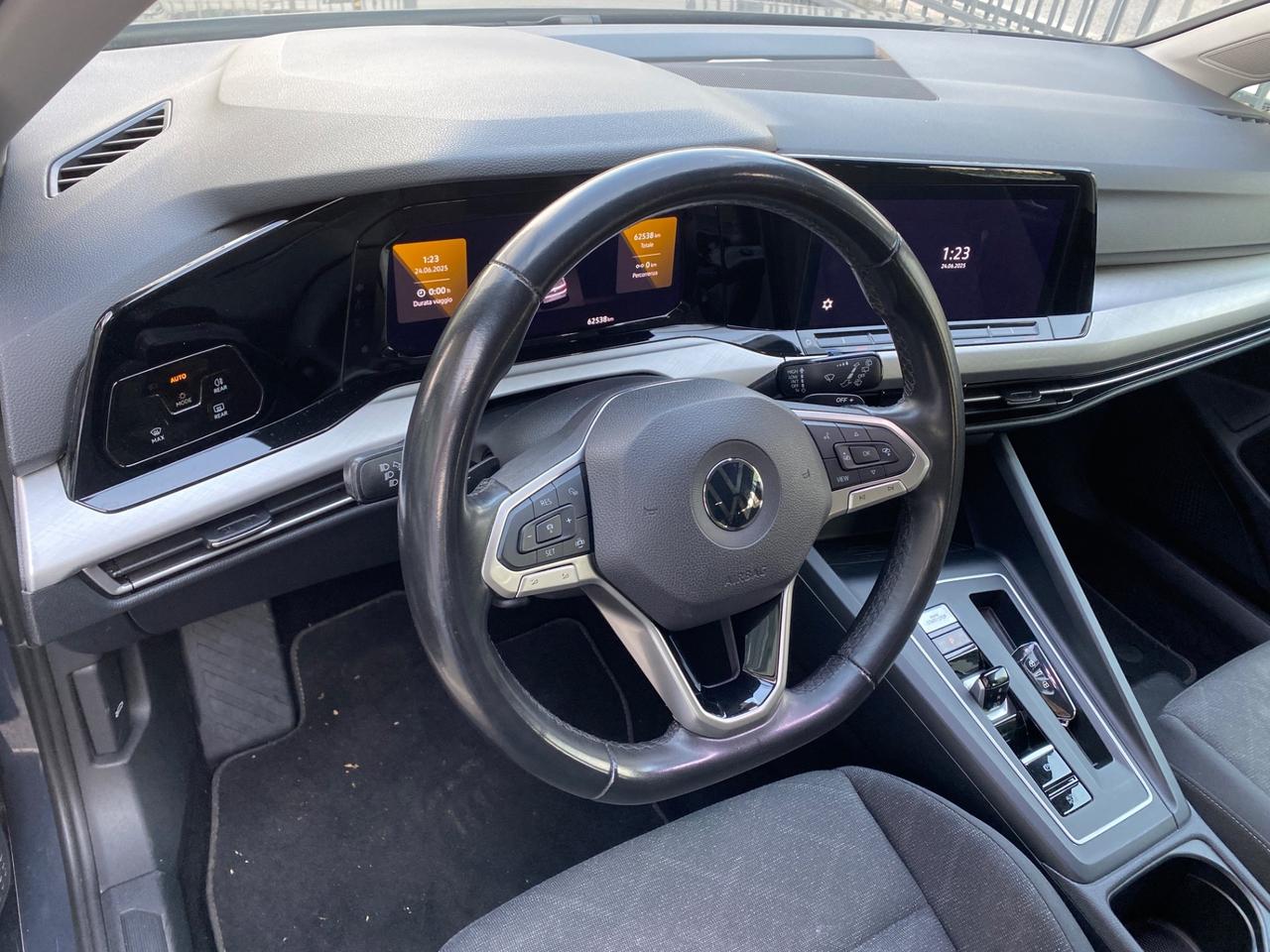 Volkswagen Golf 1.0 eTSI EVO DSG Life - km 62.000