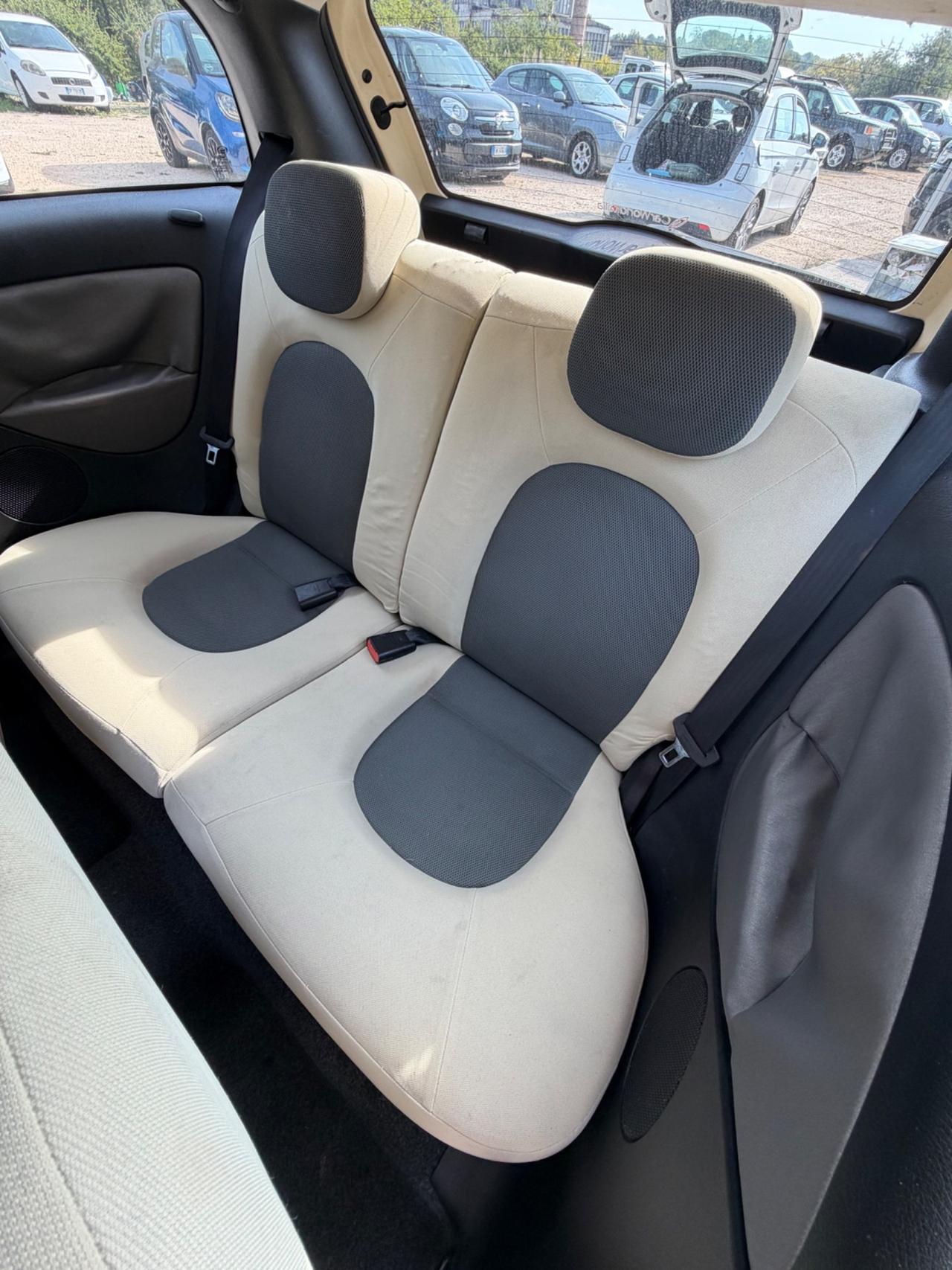 Lancia Ypsilon 1.3 MJT 75 CV Platino