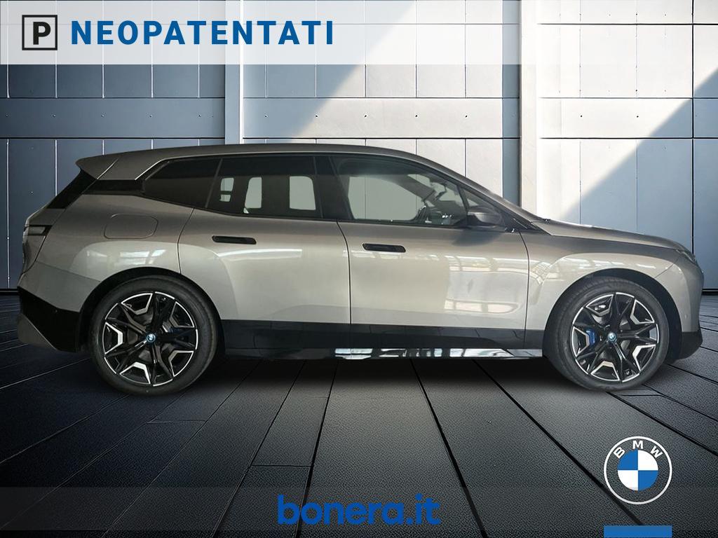 BMW iX 40 pacchetto sportivo xDrive