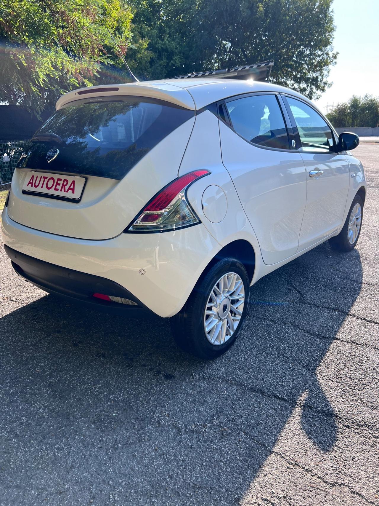 Lancia Ypsilon 0.9 TwinAir 85 CV 5 porte Metano Ecochic Elle