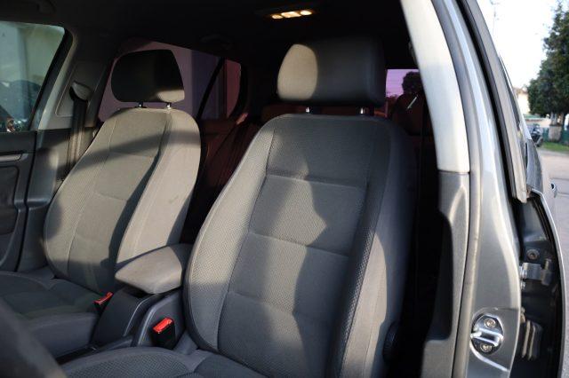 VOLKSWAGEN Golf V 1.6 Benzina 5 Porte Comfortline per NEOPATENTATI