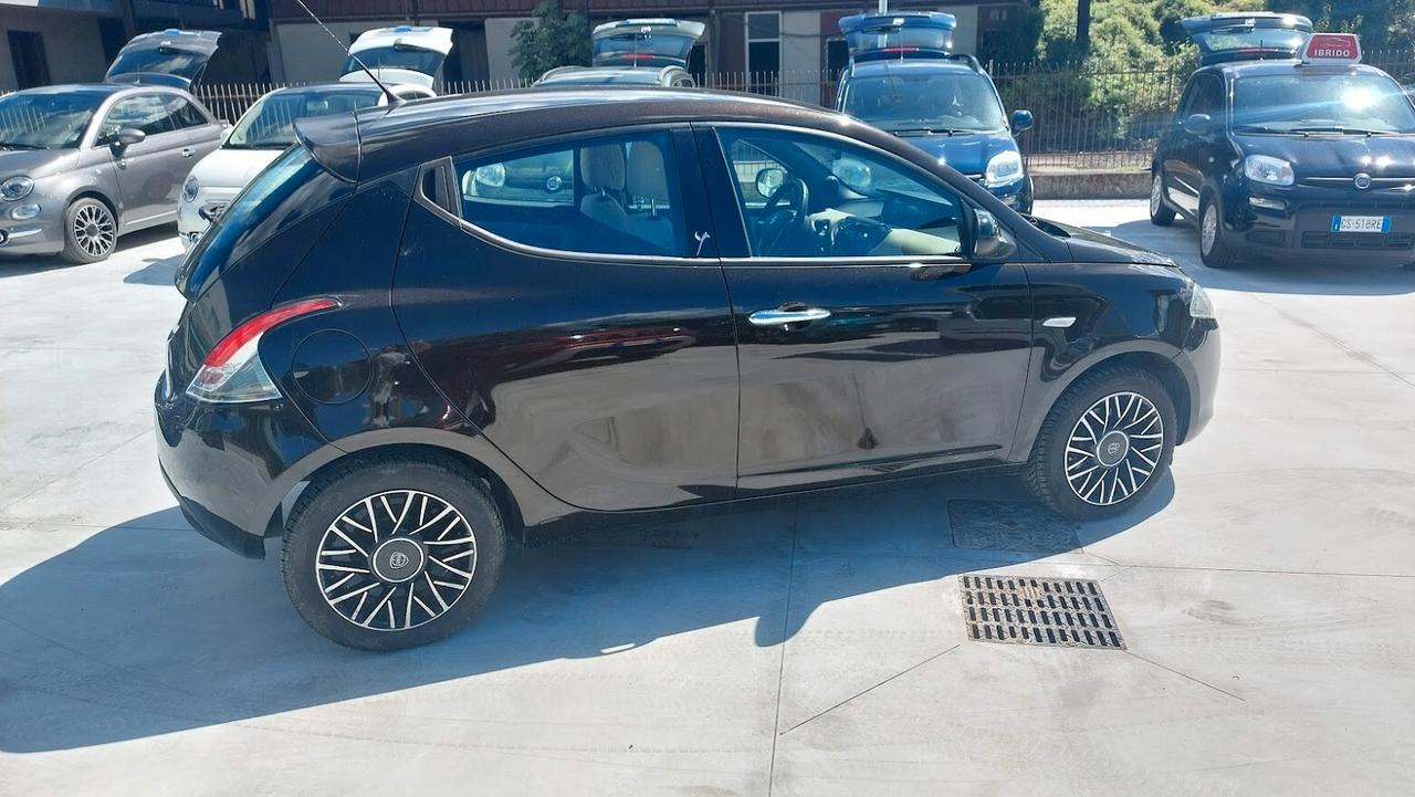 Lancia Ypsilon 1.2 69 CV 5 porte 2013