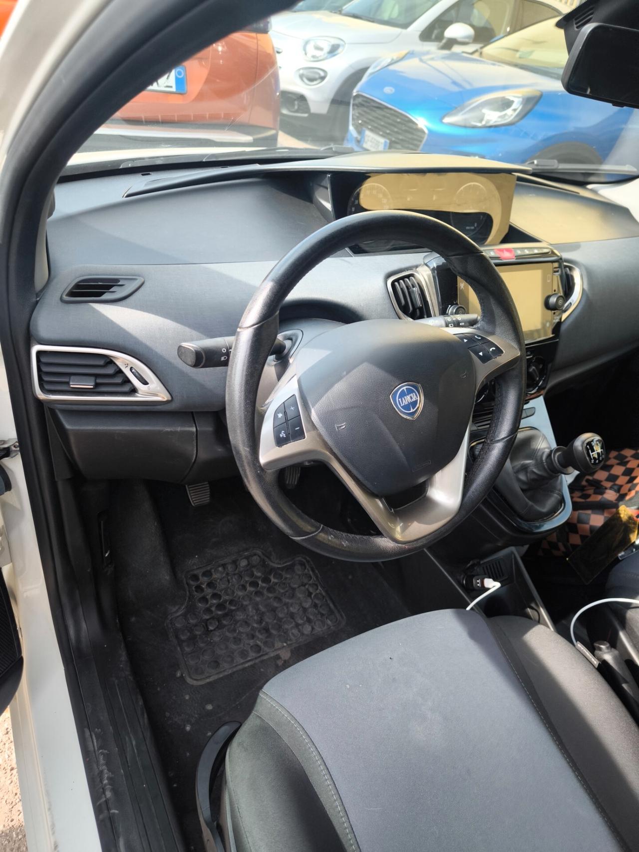 Lancia Ypsilon 1.0 FireFly 5 porte S&S Hybrid Gold