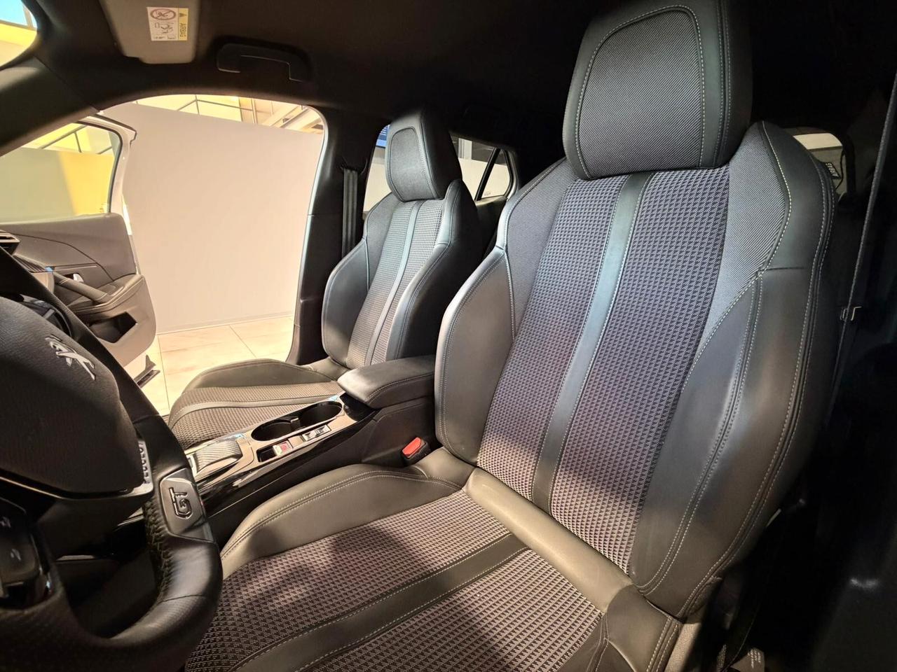 Peugeot 2008 BlueHDi 130 S&S EAT8 GT