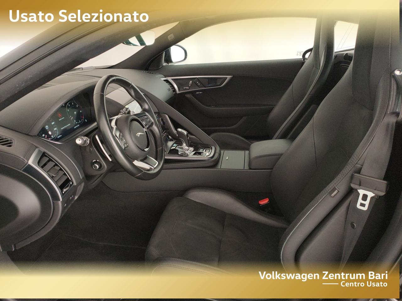 Jaguar F-Type coupe 2.0 i4 r-dynamic rwd 300cv auto