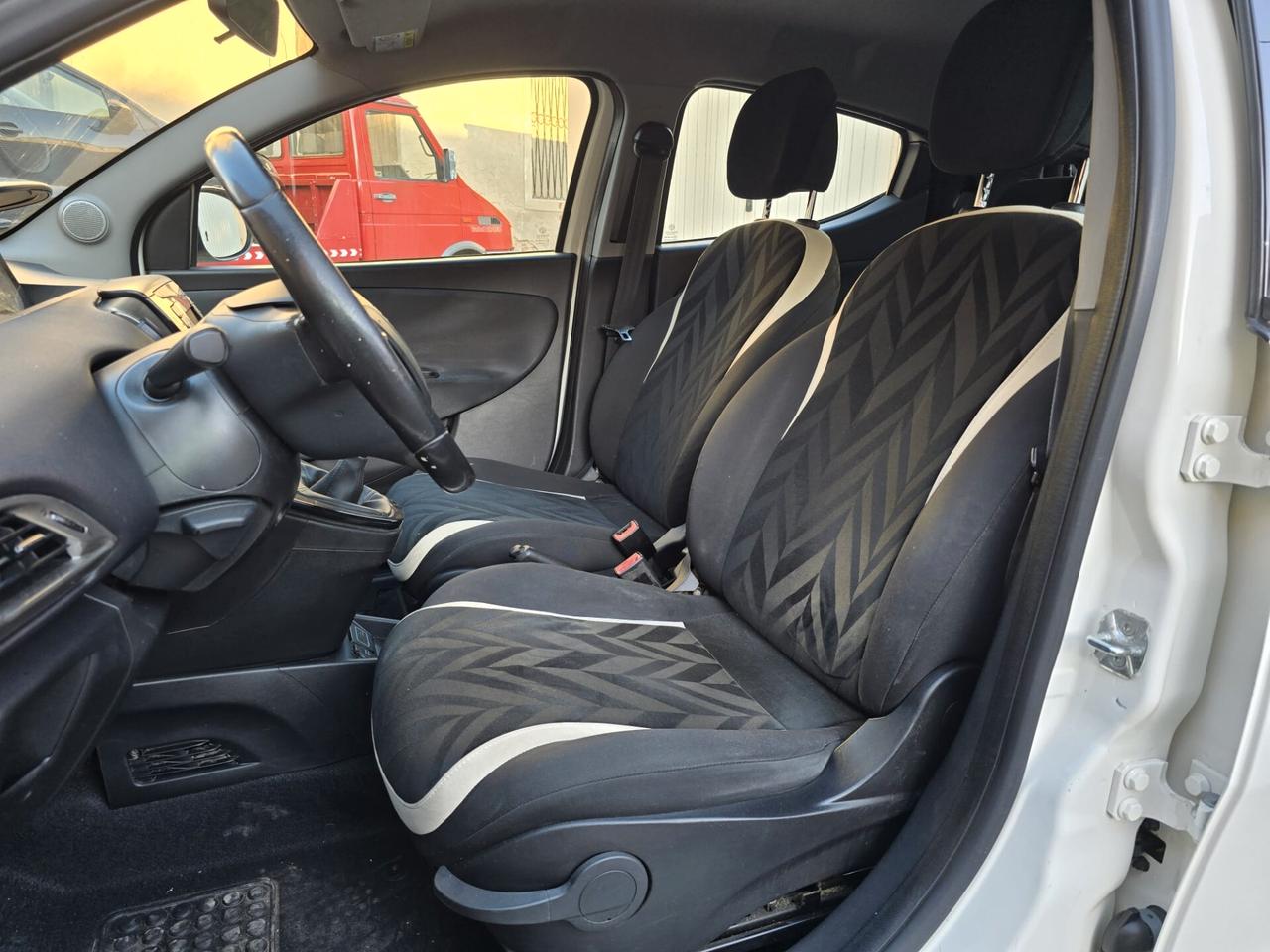 Lancia Ypsilon 1.2 69 CV 5 porte Platinum perfetta possibilita 12 mesi garanzia