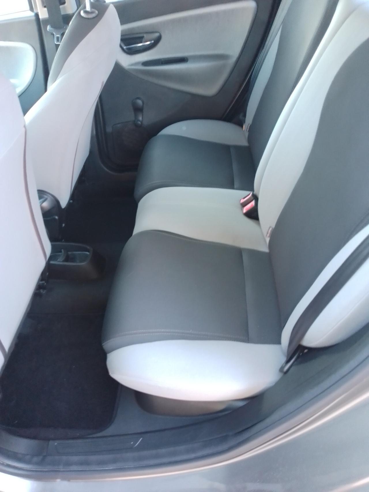 Lancia Ypsilon 1.2 69 CV 5 porte S&S Silver