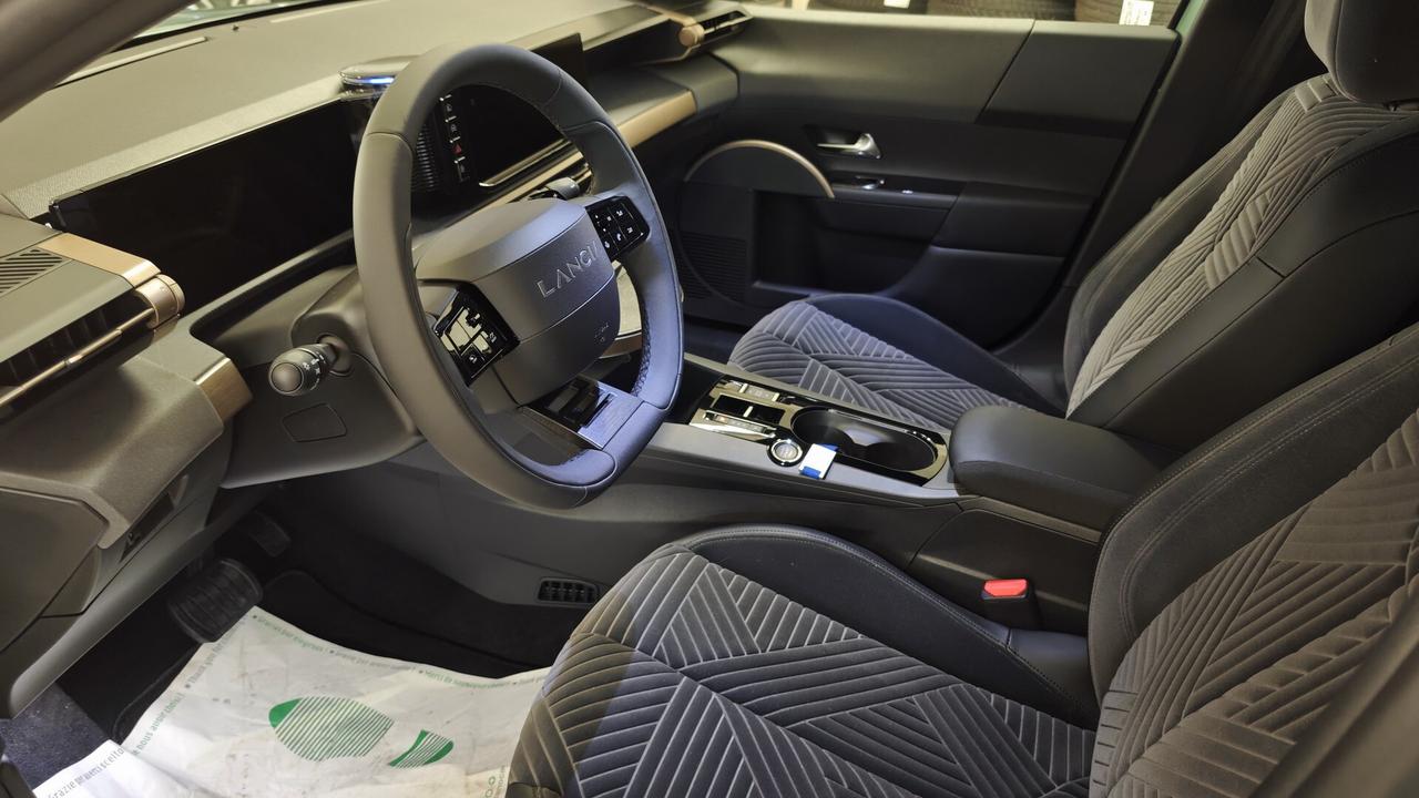 Lancia Ypsilon Hybrid e-DCT LX