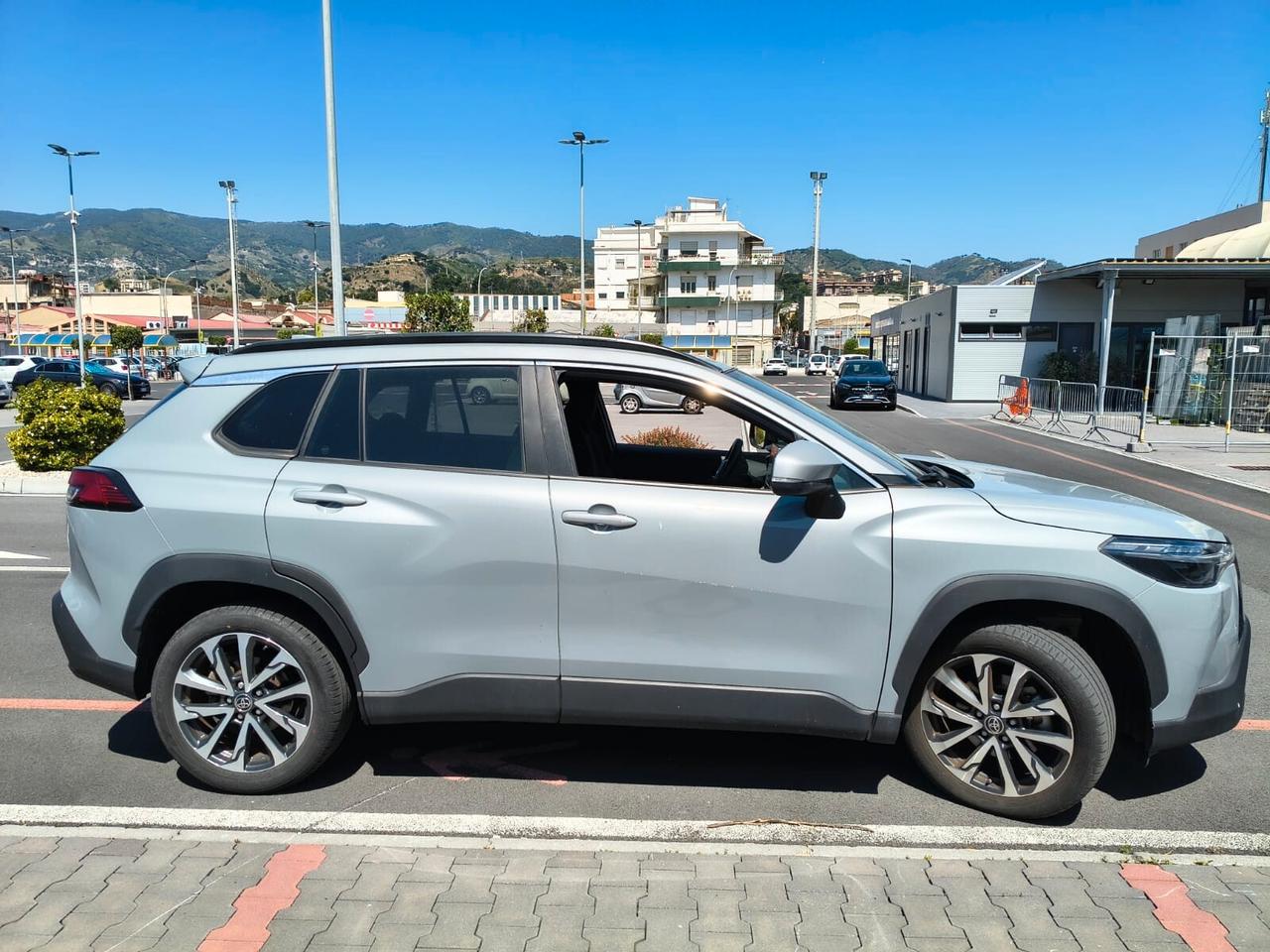 Toyota Corolla Cross 2.0 Hybrid 197 CV E-CVT Lounge Light