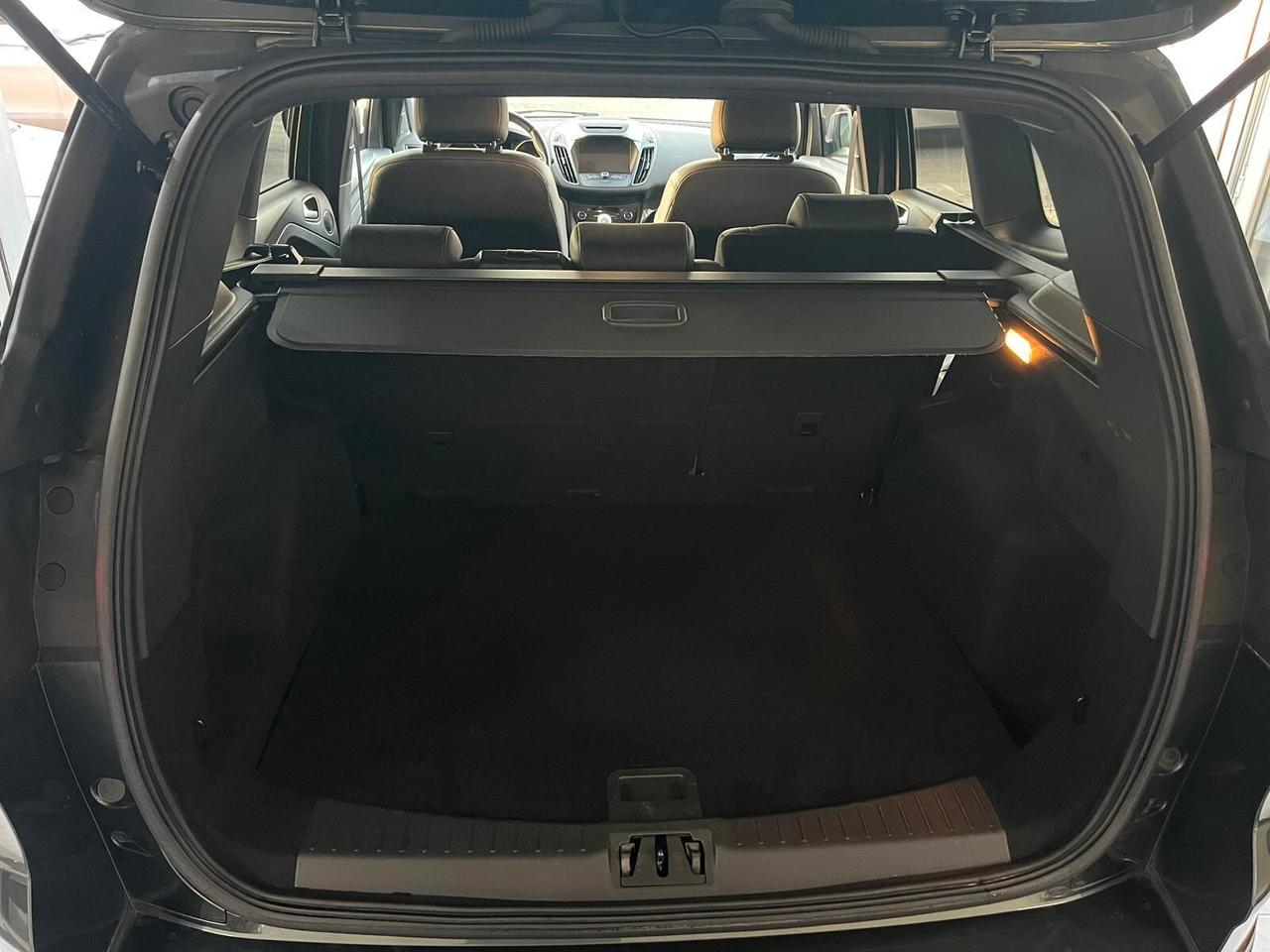 Ford Kuga 1.5 TDCI 120 CV 2WD ST-Line