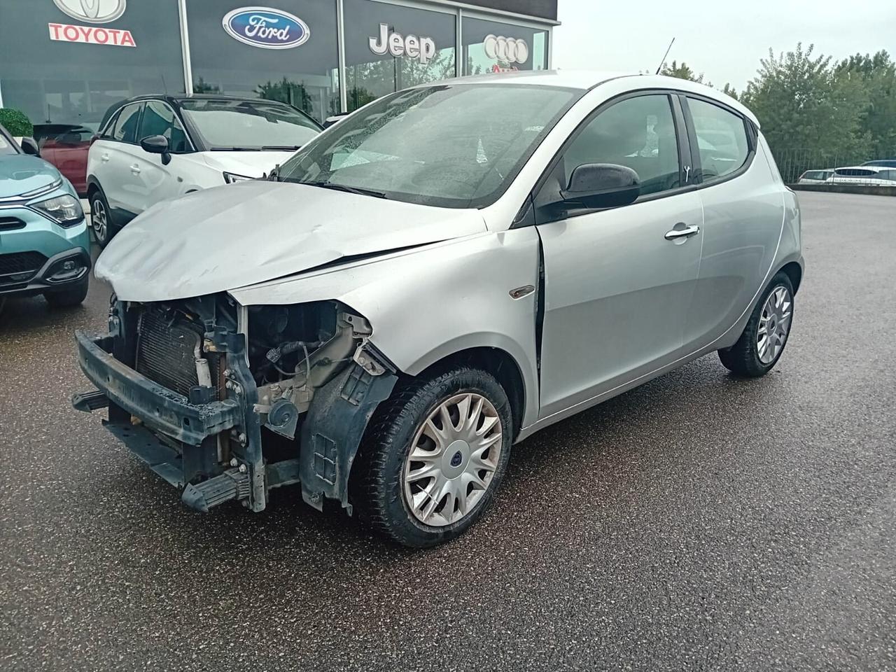 Lancia Ypsilon 1.2 8v Silver INCIDENTATA