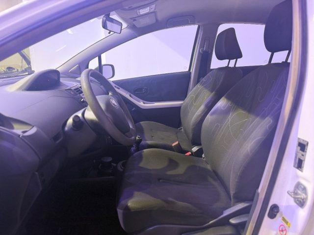 TOYOTA Yaris 1.0 5 porte Now