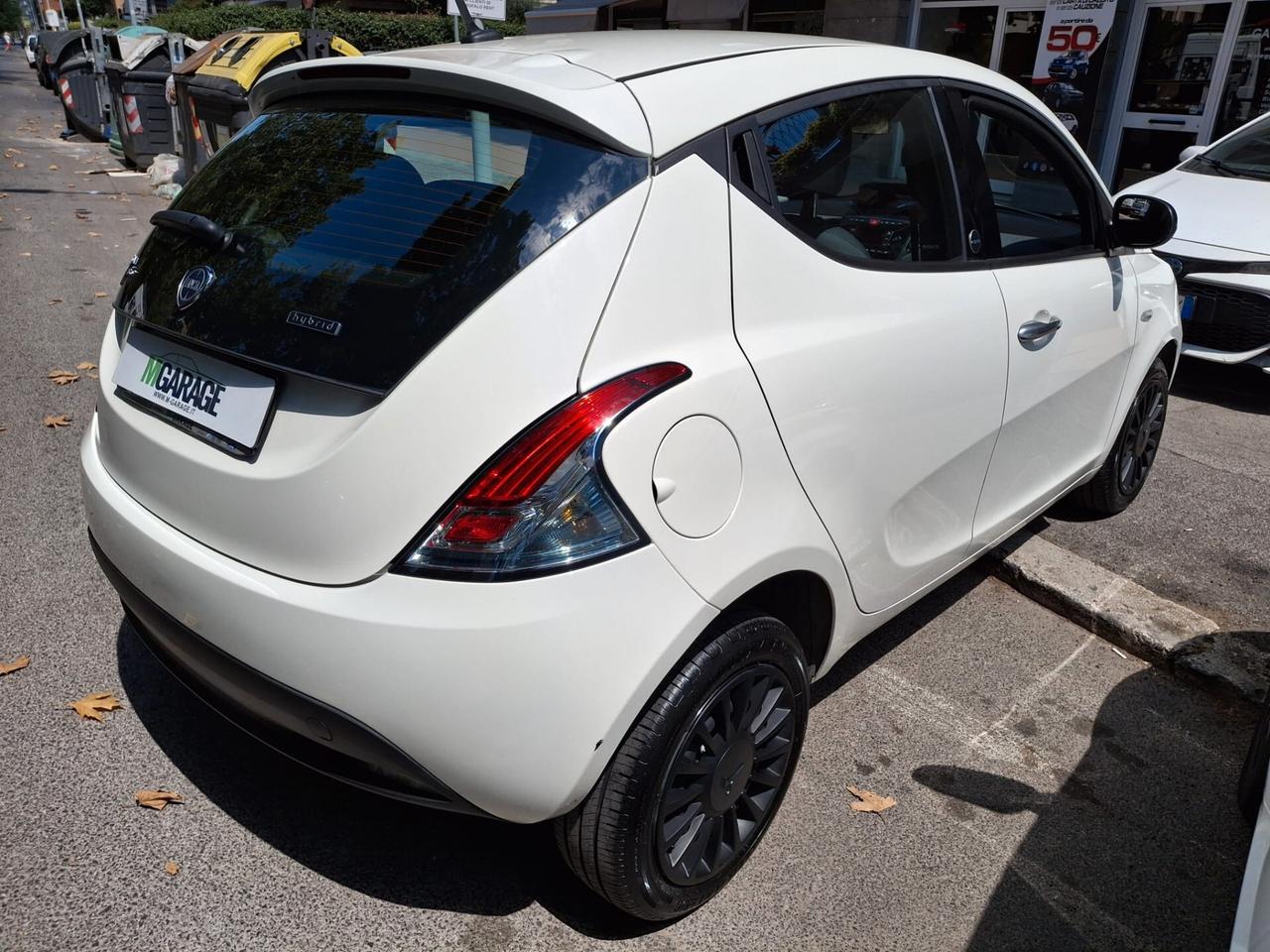Lancia Ypsilon 1.0 FireFly 5 porte S&S Hybrid Ecochic Silver