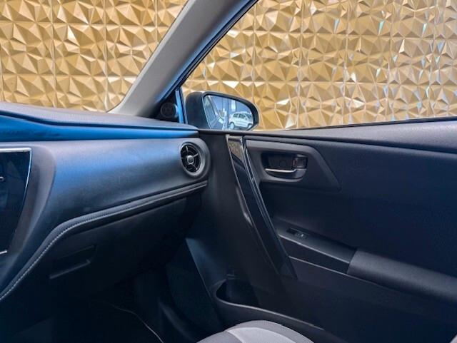 Toyota Auris 1.8 Hybrid Business