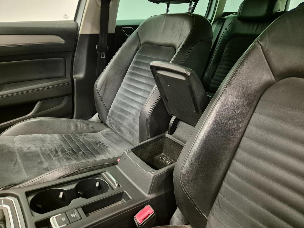 Volkswagen Passat Variant 2.0 tdi Highline 150cv dsg - ACC/Lim - Carplay - Sens. Park.