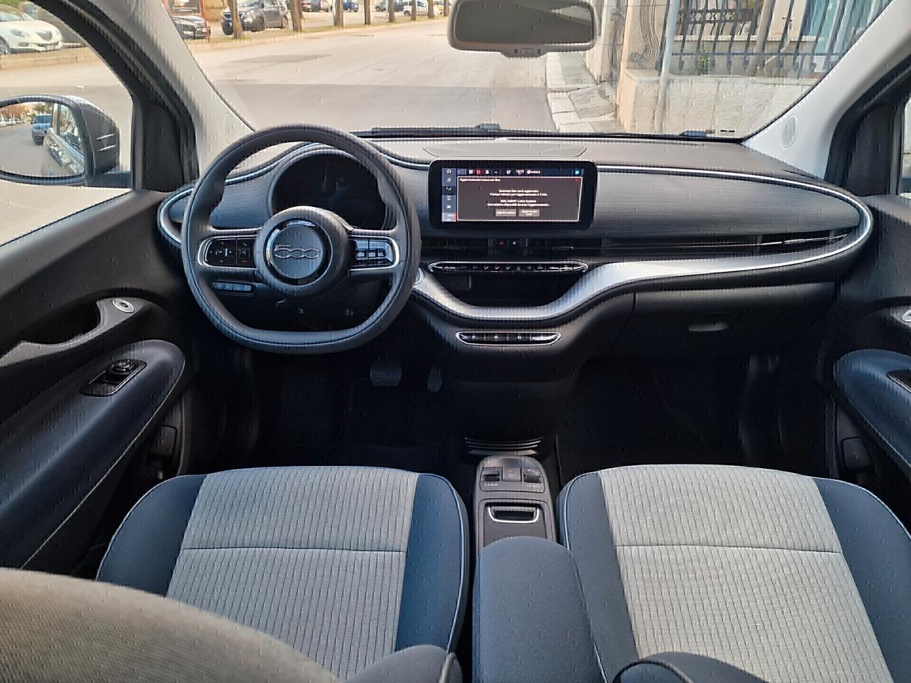 ACQUISTA O NOLEGGIA FIAT 500ELETTRICA ICON 42kw 118cv