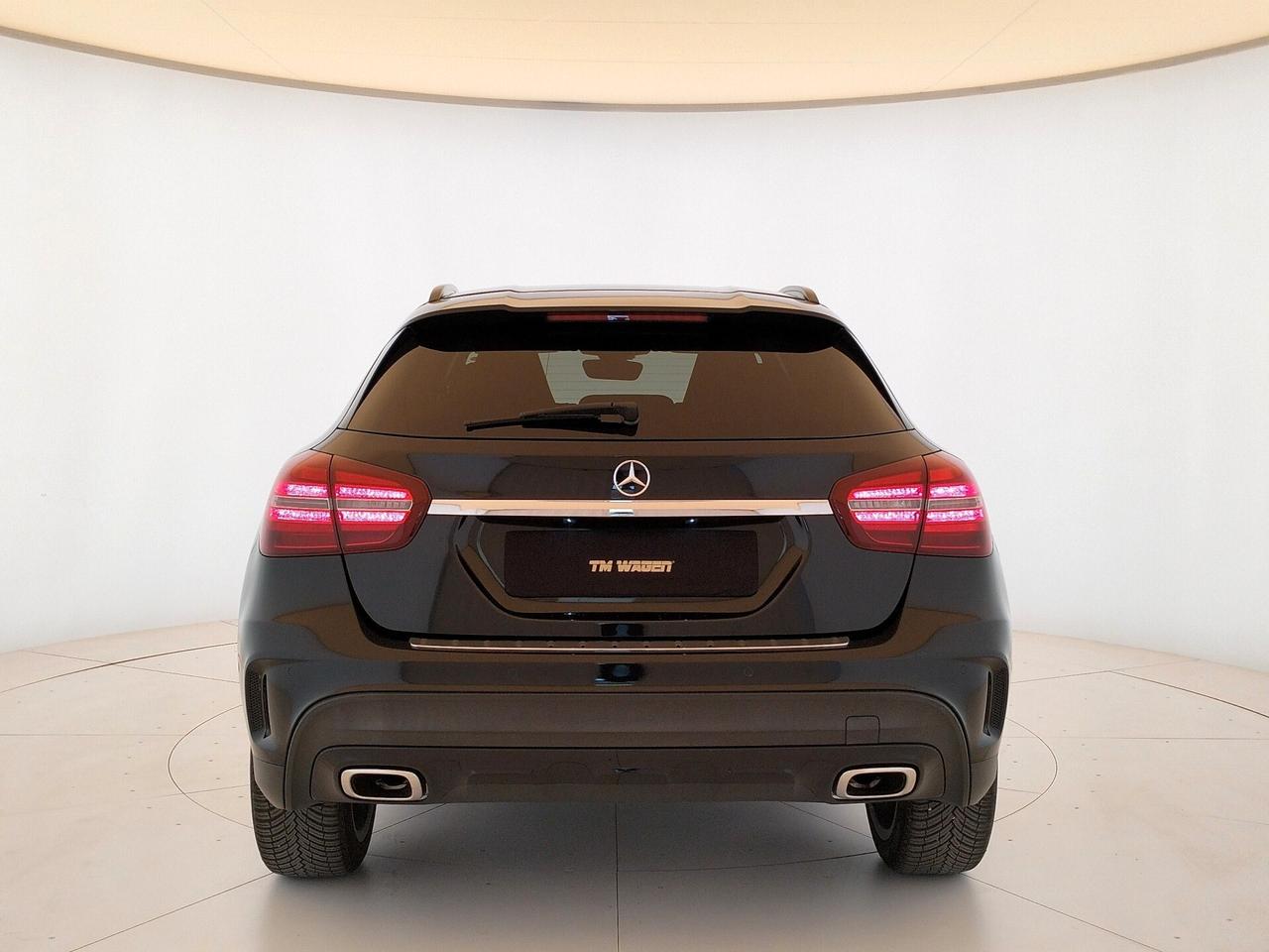 Mercedes-benz GLA 180 Night Edition- NEOPATENTATI