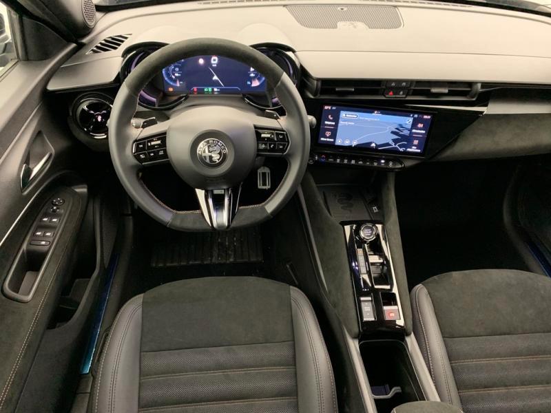 Alfa Romeo Junior 1.2 ibrida Intensa 145cv edct6