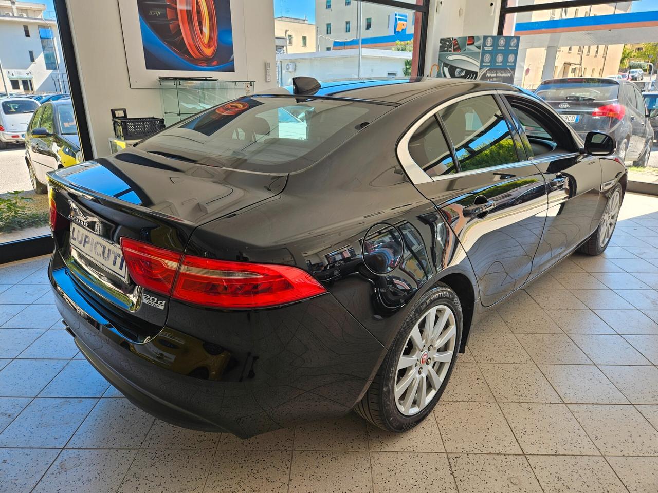 Jaguar XE 2.0 D 180 CV aut. Pure