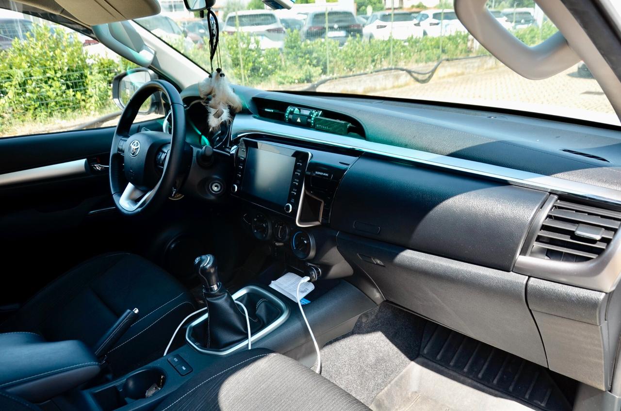 TOYOTA HILUX 2.4 D-4D DOUBLE CAB LOUNGE 4WD 150cv, VETTURA PRIVATA NO IVA, UNICOPROPRIETARIO, GARANZIA UFF TOYOTA, SERVICE UFF TOYOTA, UFF ITALIANA, PERMUTE
