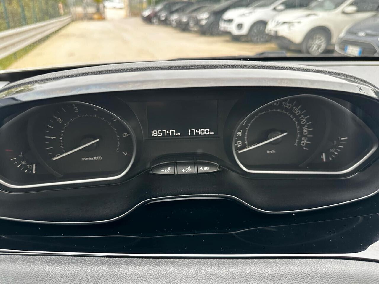 Peugeot 208 benzina 82 cv 5 porte Allure 2016
