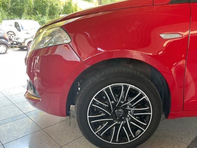 Lancia Ypsilon 1.0 FireFly 5 porte S&S Hybrid Silver