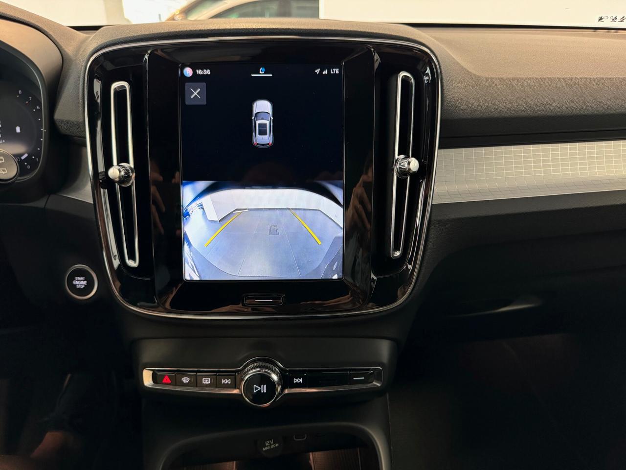 Volvo XC40 B3 automatico Plus Dark BLACK PACK UNIPROP. PEDANE