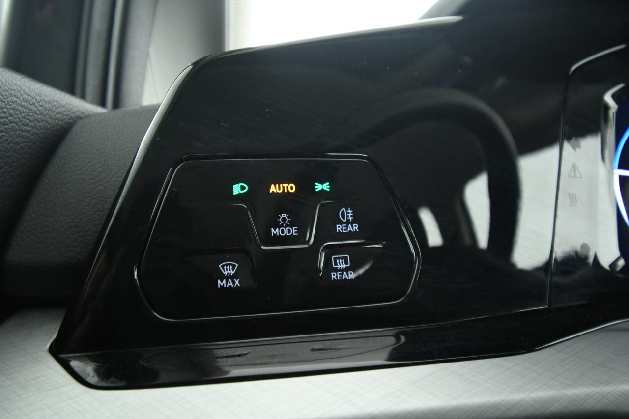 VOLKSWAGEN Golf 2.0 tdi Life 115cv dsg ACC+LED+NEOPATENTATI
