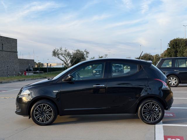 LANCIA Ypsilon HYBRID GOLD+NAVI+SENSORI PARK+5 POSTI