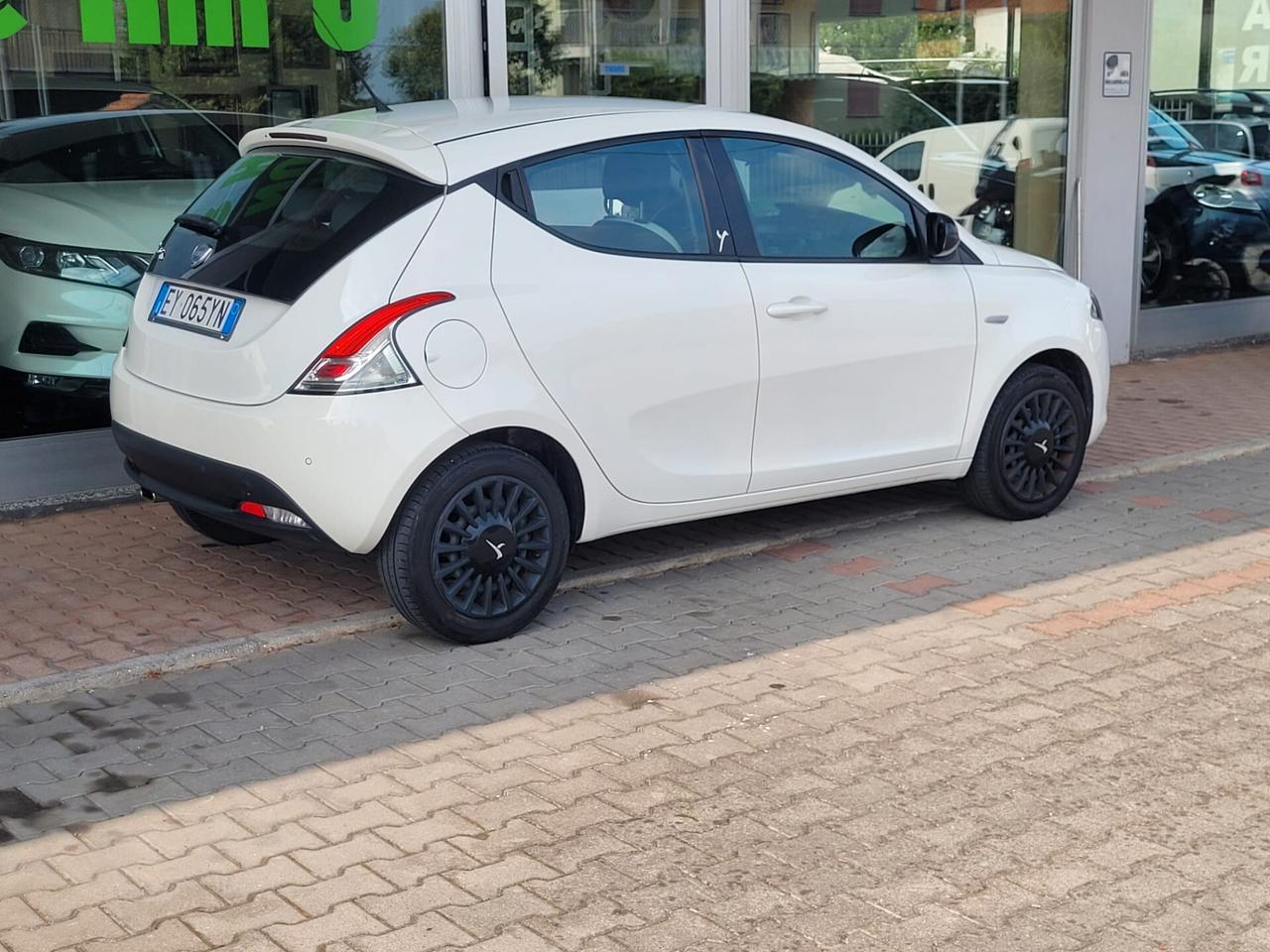 Lancia Ypsilon 1.3 MJT 16V 95 CV 5 porte S&S Silver