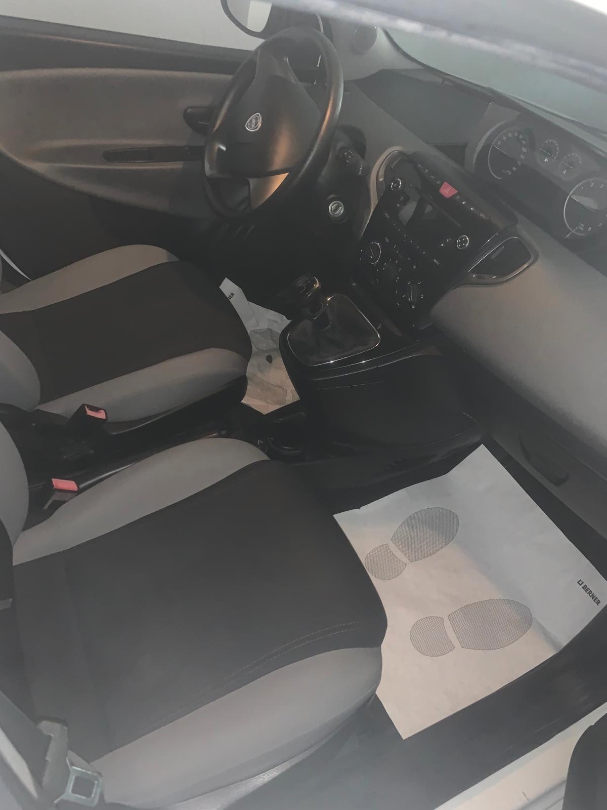 Lancia Ypsilon 0.9 TwinAir 85 CV 5 porte Metano Ecochic Gold
