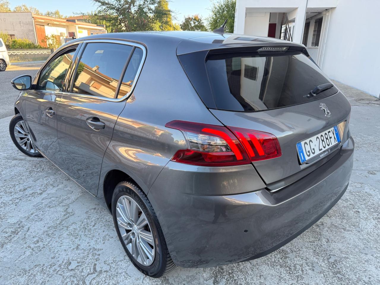 Peugeot 308 1.2 Turbo Benzina POCHI KM 2021 NEOPAT