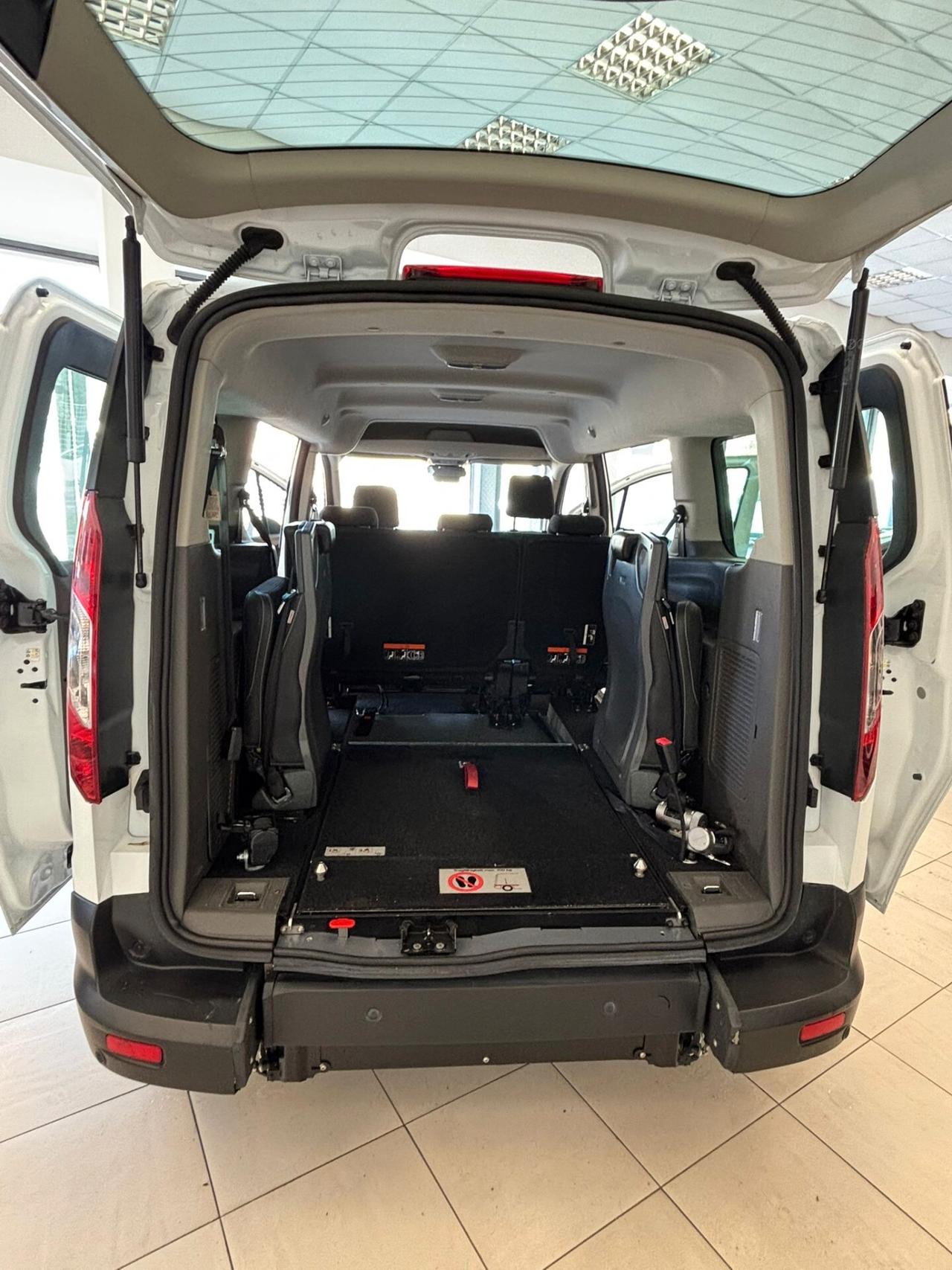 FORD TRANSIT CONNECT TRASPORTO DISABILI 7 POSTI PIANO RIBASSATO