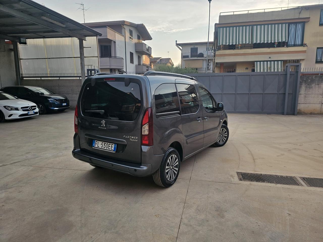 Peugeot Partner Tepee BlueHDi 100 Outdoor
