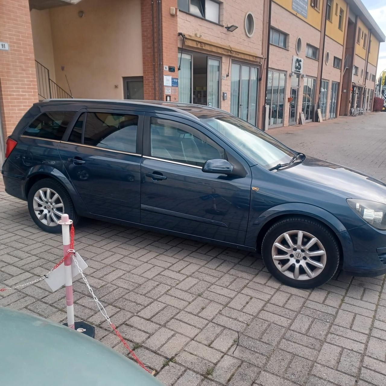 UNICO PROPRIETARIO TAGLIANDI UFFICIALI ASTRA 1.7 TDI SW