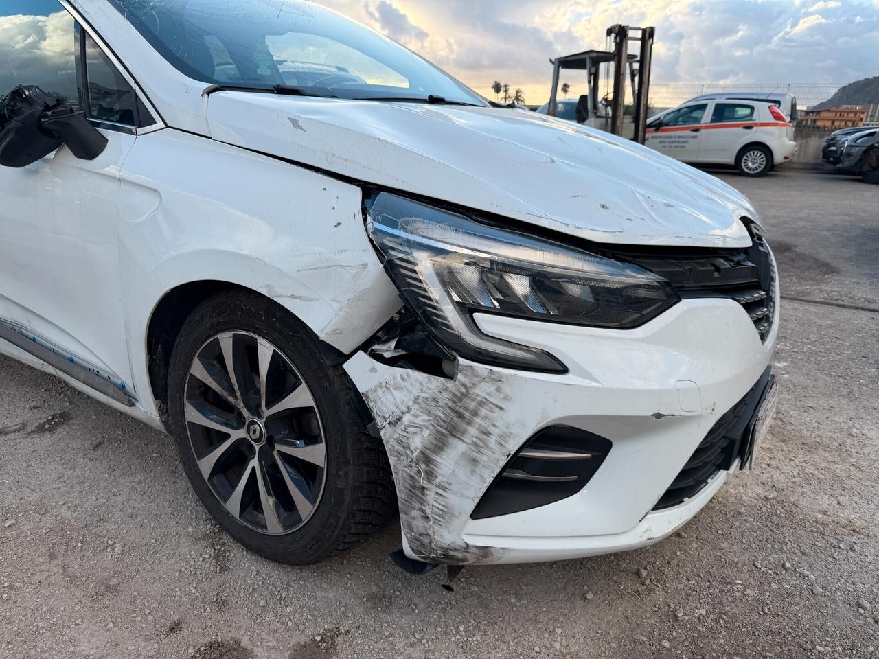 RENAULT CLIO 2023 1.0 BENZINA/GPL 101 CV *SINISTRATA
