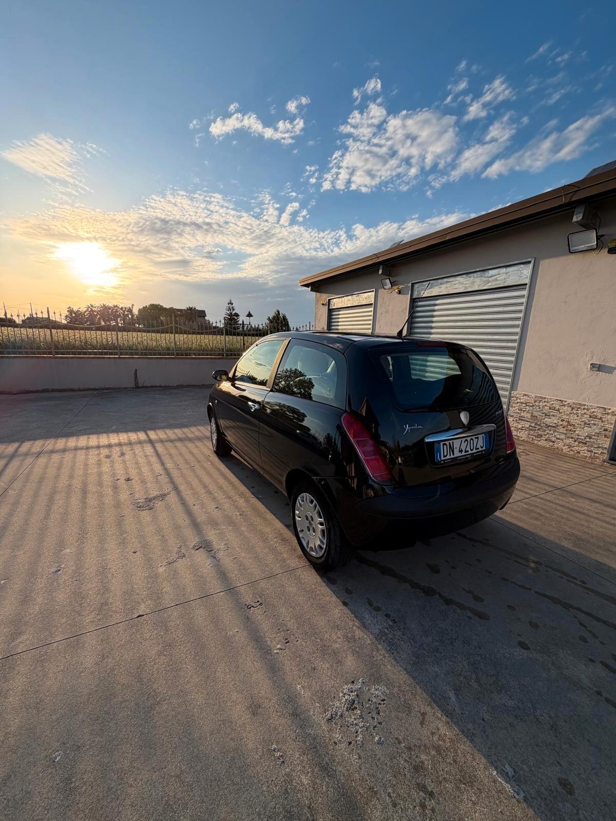 Lancia Ypsilon 1.3 MJT 75 CV Tetto Panoramico