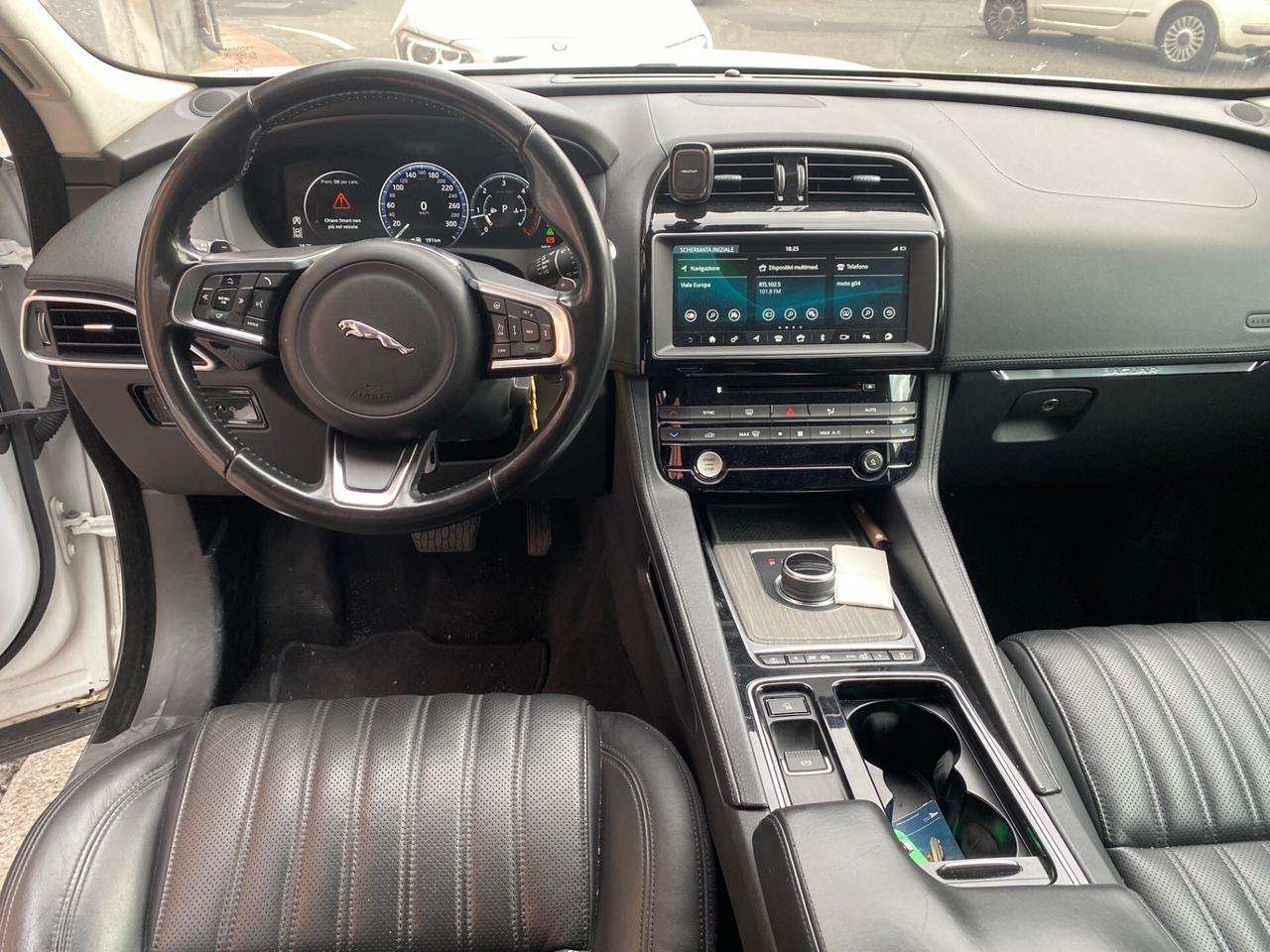 Jaguar F-Pace 2.0 D 180 CV AWD aut. Portfolio