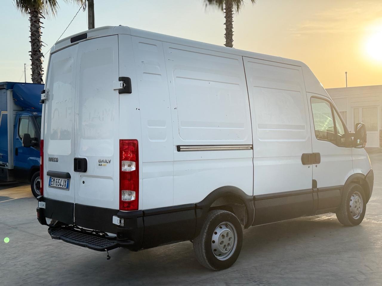 Iveco Daily furgonato 136 cv con clima e vetri elettronici