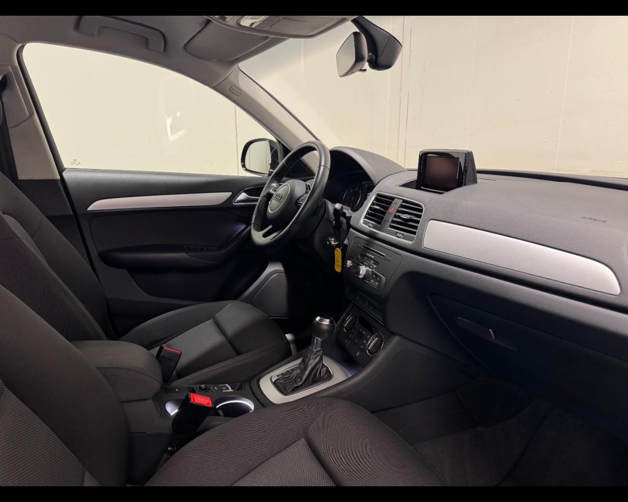 AUDI Q3 2.0 TDI S-TRONIC BUSINESS