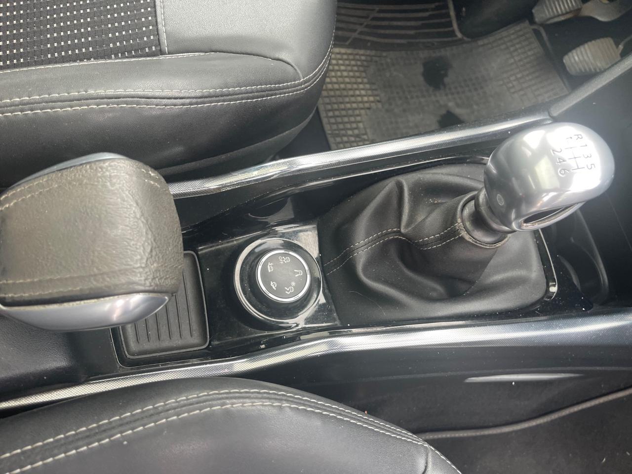 Peugeot 2008 1.6 e-HDi 115 CV Stop&Start Féline