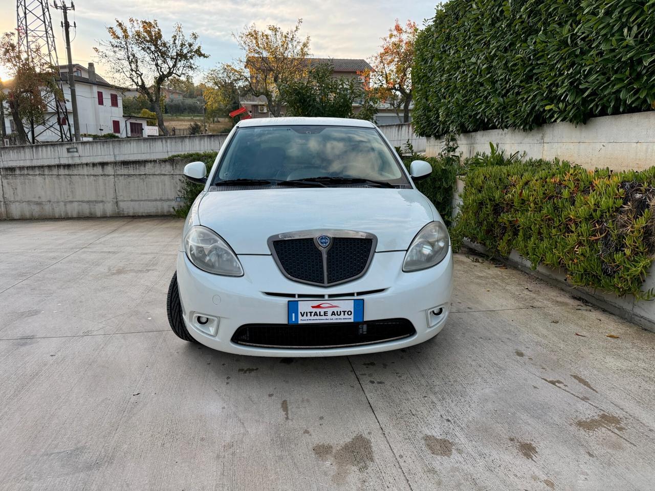 Lancia Ypsilon 1.3 MJT 75 CV MomoDesign