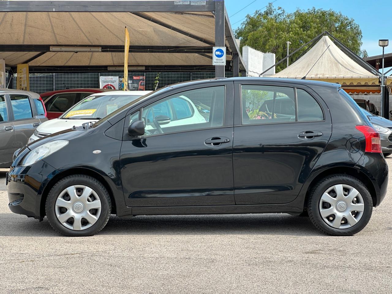 TOYOTA Yaris 1.0 5 porte Now
