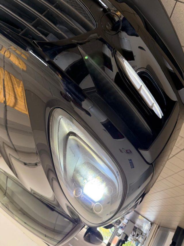 PORSCHE Macan 2.0 //TOTAL BLACK//21//