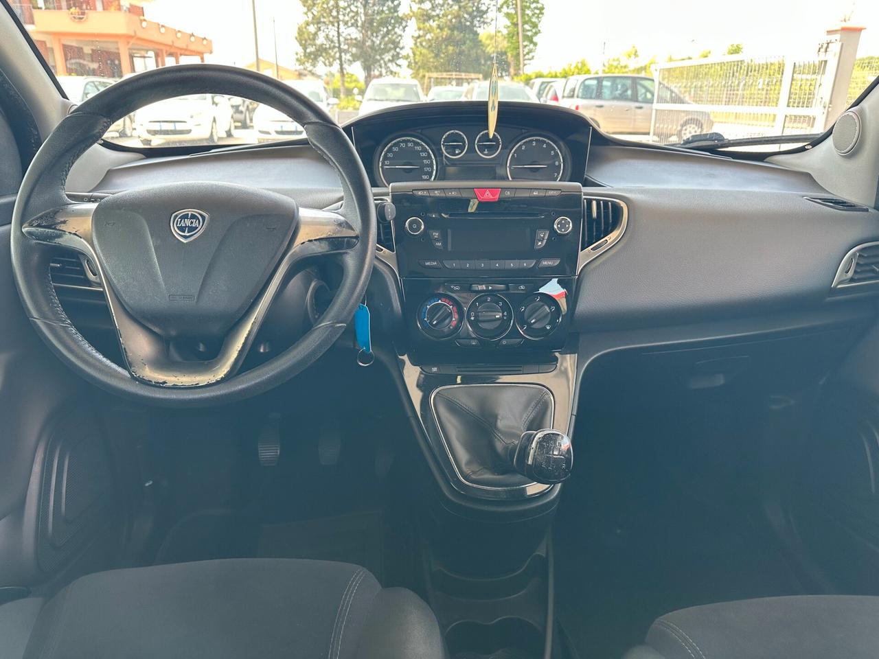 Lancia Ypsilon 1.2*8V*GOLD*PDC*MP3*CITY*NEOPATENTATI*