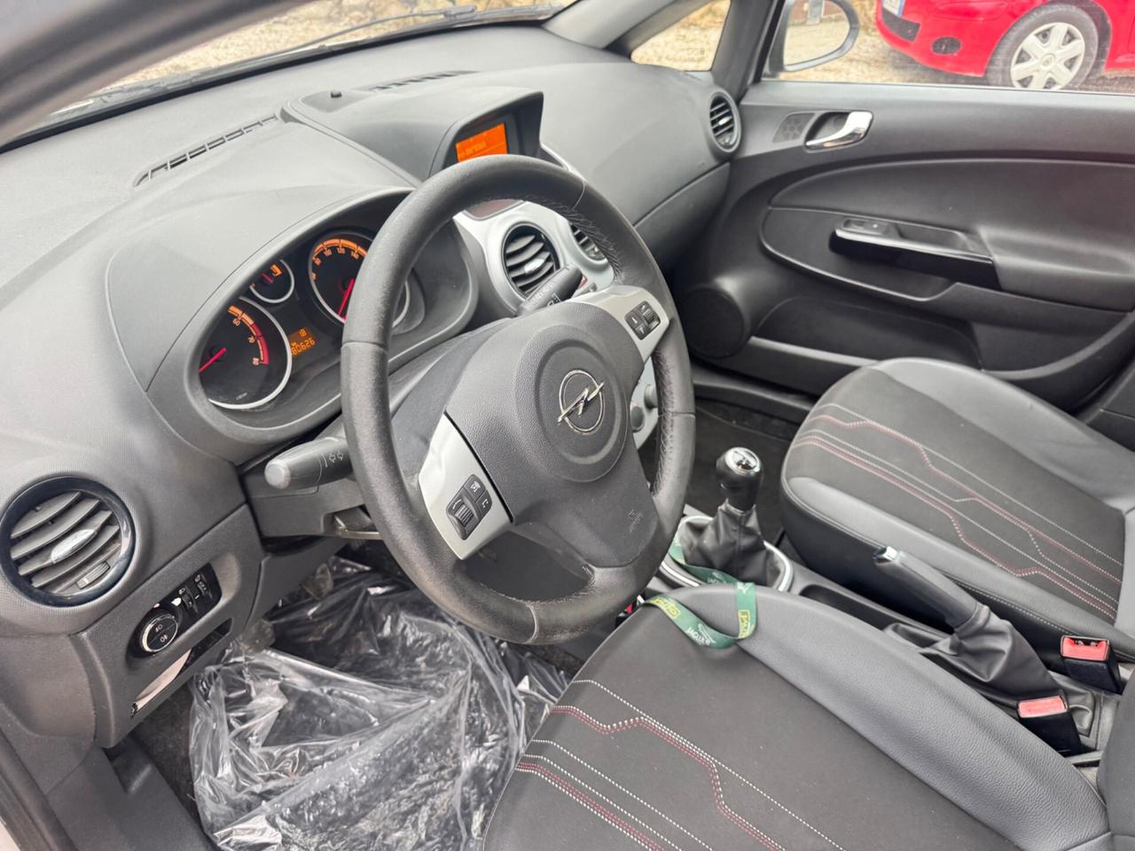 Opel Corsa 1.2 5 porte One neopatentati