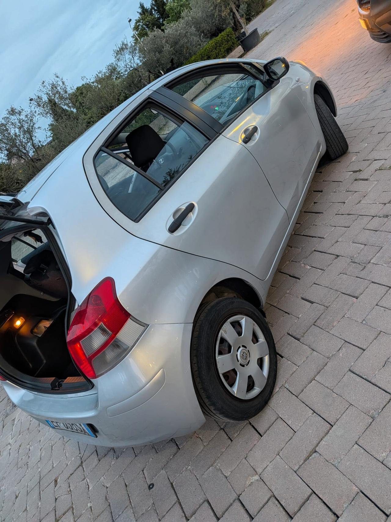 Toyota Yaris 1.0 3 porte Now