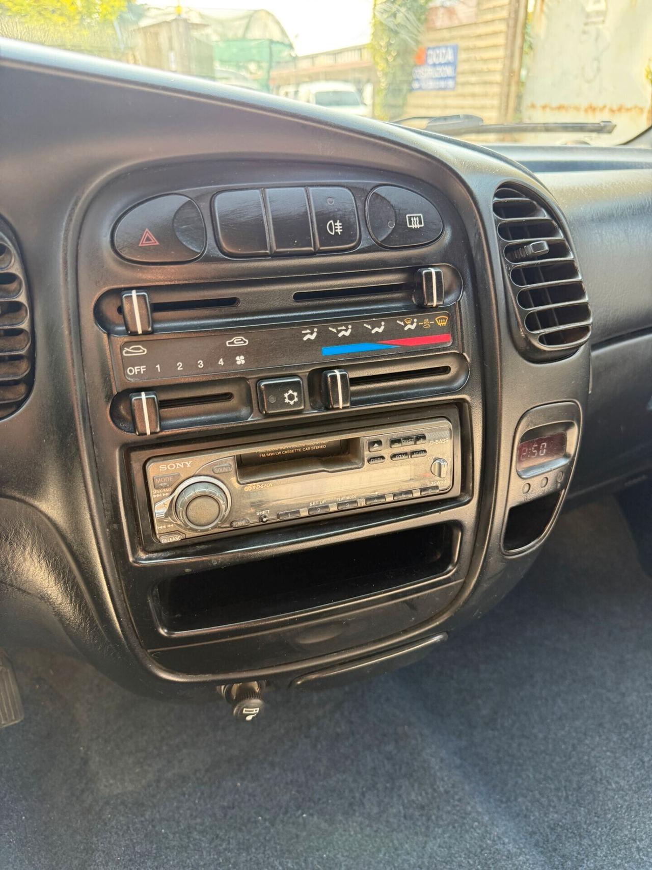 Hyundai H-1 2.5 CRDI 3 posti Van Style