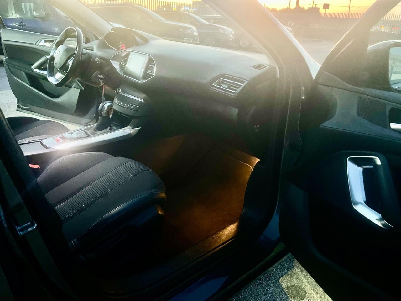 PEUGEOT 308 1.6 HDI 120CV BERLINA FULL LED MY18